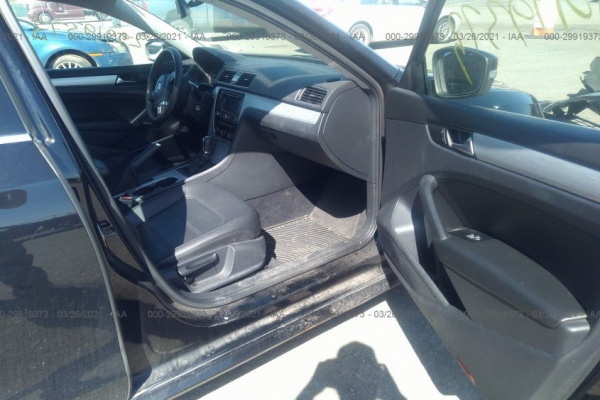 фото Volkswagen Passat SE