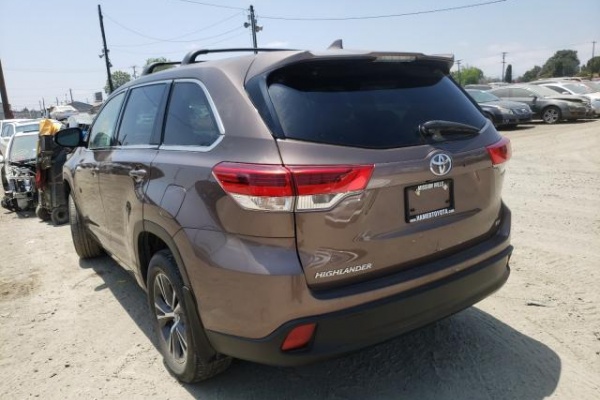 фото Toyota HIGHLANDER LE