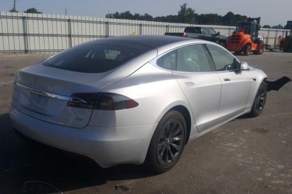 фото Tesla MODEL S