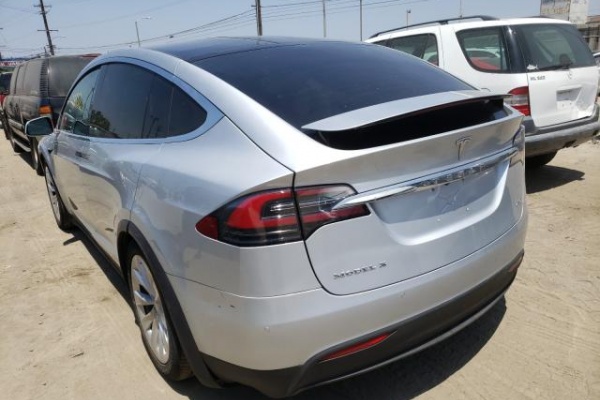 фото Tesla MODEL X