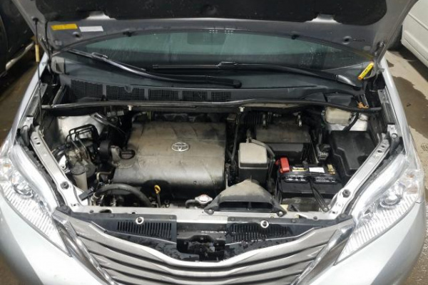 фото TOYOTA SIENNA