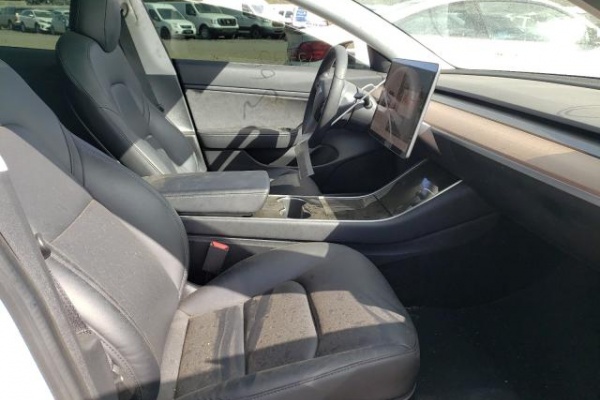 фото Tesla MODEL 3