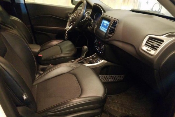 фото Jeep Compass LATITUDE