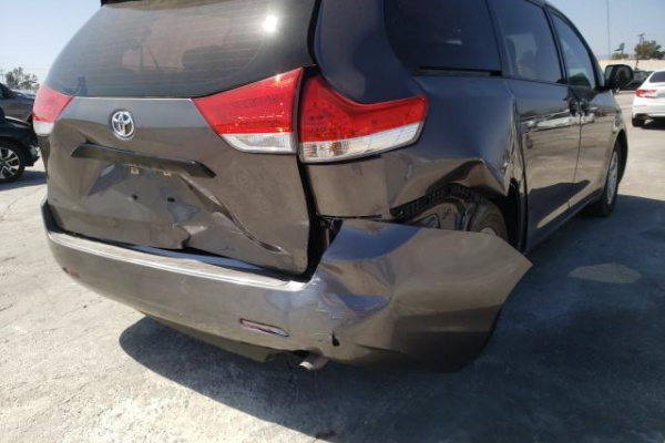 фото TOYOTA SIENNA