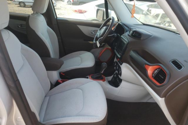 фото JEEP RENEGADE LATITUDE