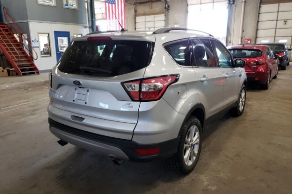 фото Ford Escape SE
