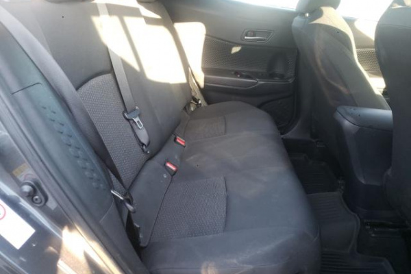 фото TOYOTA C-HR XLE