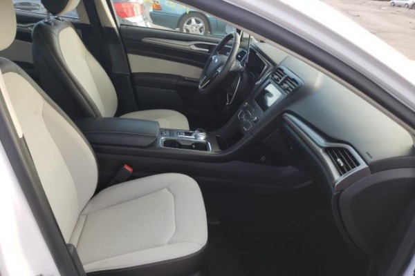 фото Ford Fusion SE