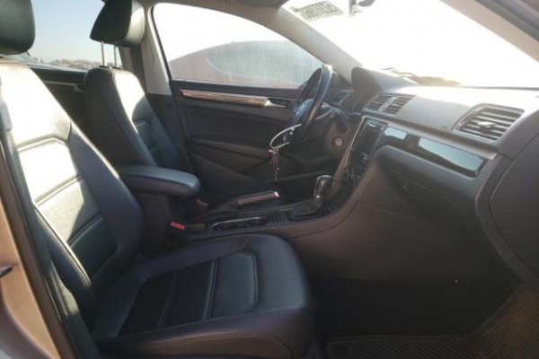 фото Volkswagen Passat SE