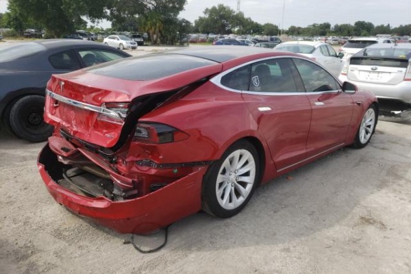 фото Tesla MODEL S