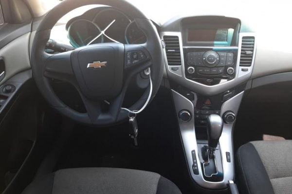 фото Chevrolet Cruze LS