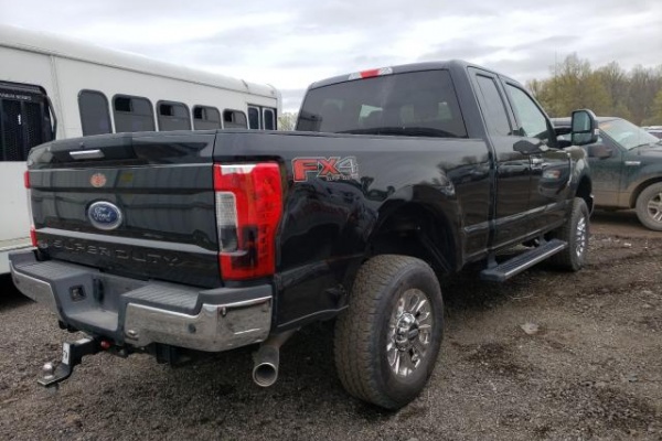 фото Ford F-150 SUPER DUTY