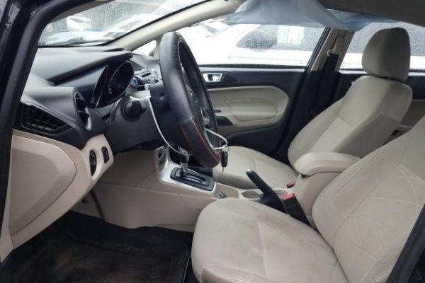 фото Ford Fiesta SE