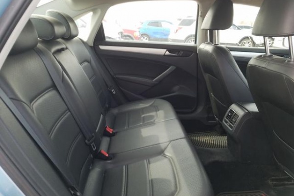 фото Volkswagen Passat SE