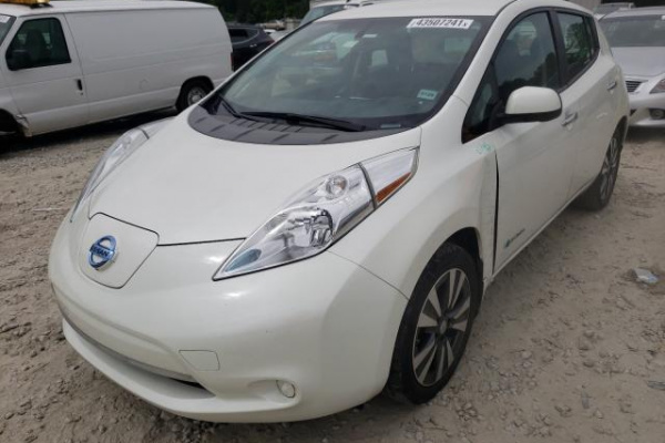 фото NISSAN LEAF