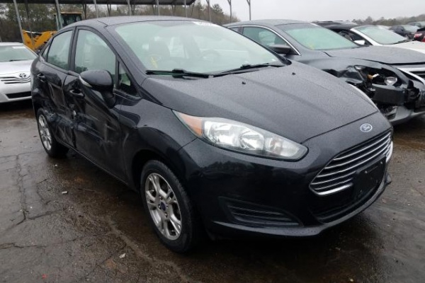 фото Ford Fiesta SE