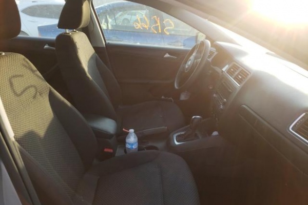 фото Volkswagen Jetta BASE