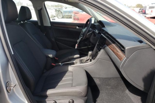 фото Volkswagen Passat SEL