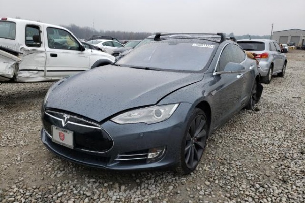 фото Tesla MODEL S