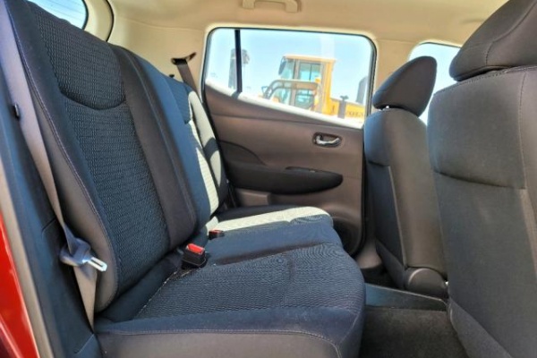 фото Nissan Leaf S