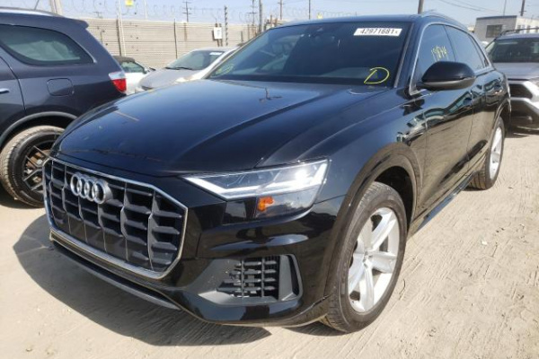 фото AUDI Q8 PREMIUM