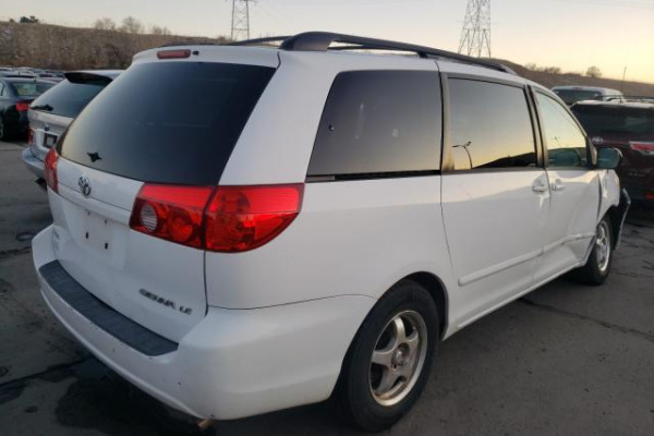 фото TOYOTA SIENNA