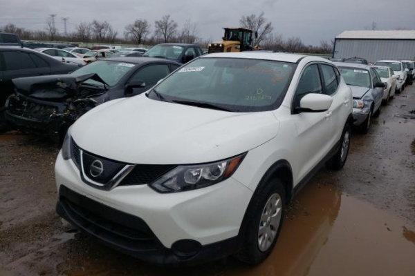 фото Nissan ROGUE SPORT S