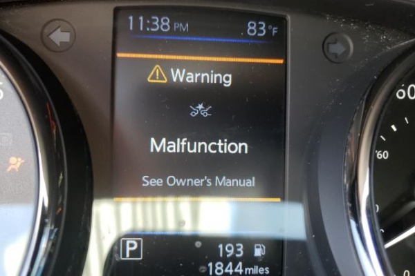 фото Nissan Rogue SPORT S