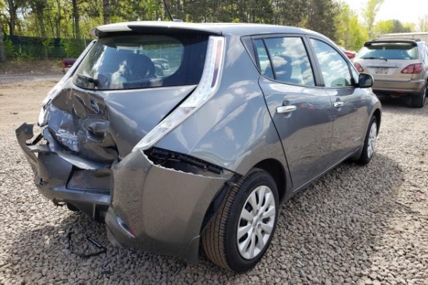 фото Nissan Leaf S