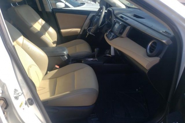 фото Toyota RAV4 XLE