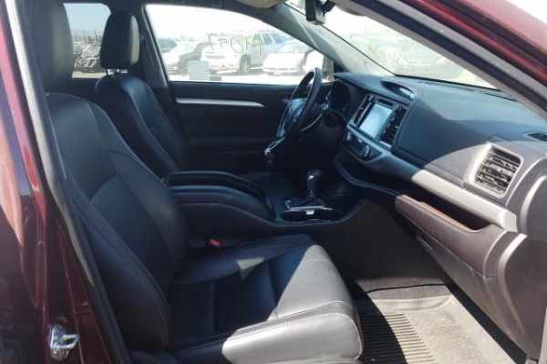 фото Toyota HIGHLANDER SE
