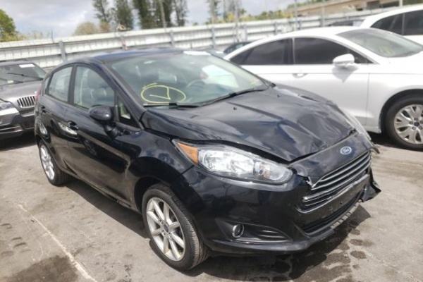 фото Ford Fiesta SE