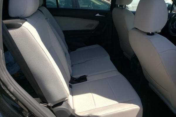 фото Volkswagen Tiguan SE