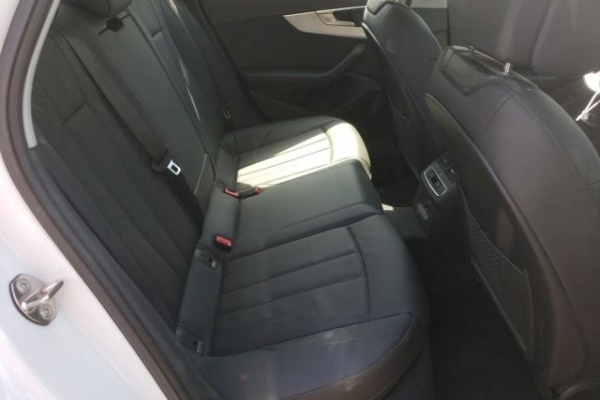 фото Audi A4 Premium