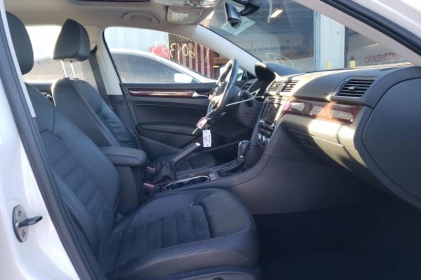 фото Volkswagen Passat SEL