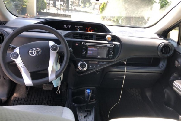фото Toyota Prius C