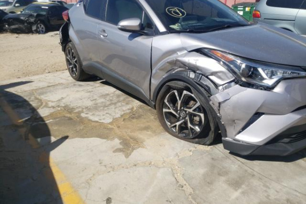 фото TOYOTA C-HR XLE