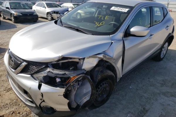 фото Nissan ROGUE SPORT S