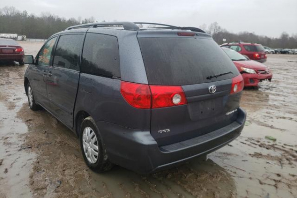 фото TOYOTA SIENNA
