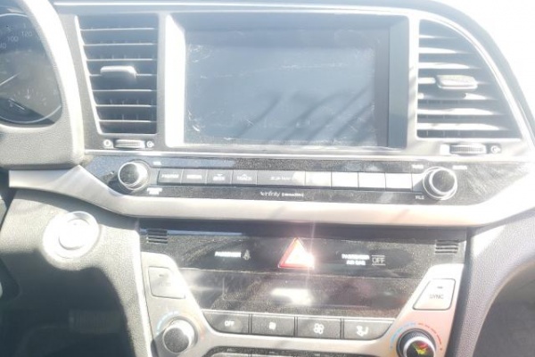 фото Hyundai Elantra SE