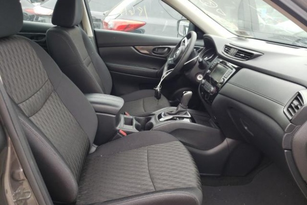 фото Nissan ROGUE S