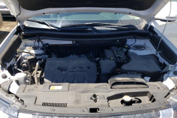 фото MITSUBISHI OUTLANDER