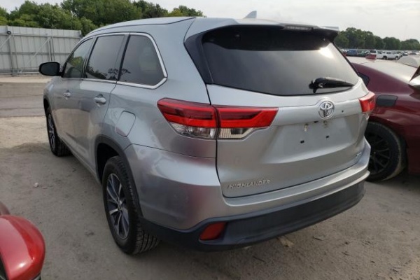 фото Toyota HIGHLANDER SE