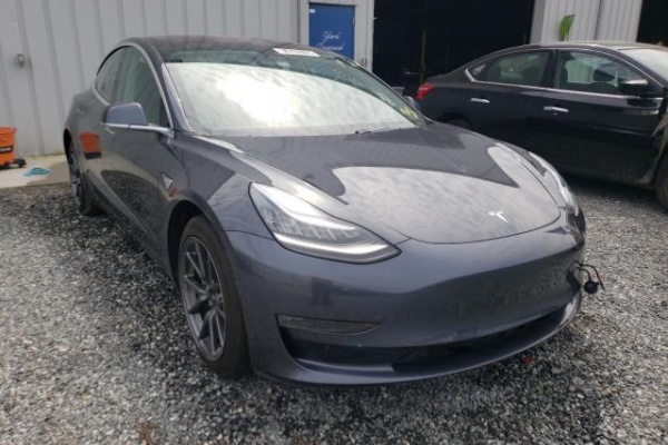 фото Tesla MODEL 3