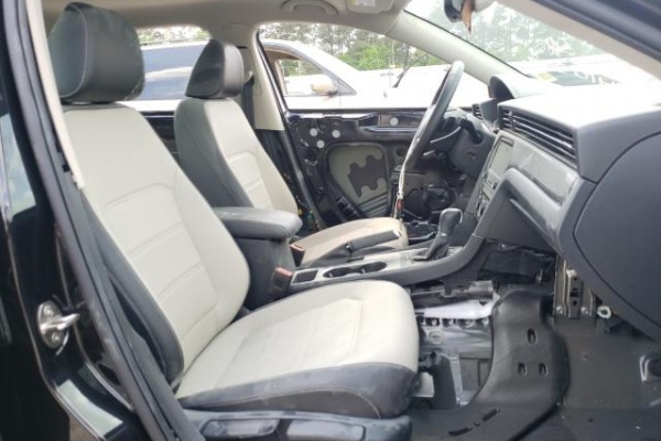 фото Volkswagen Passat R-LINE