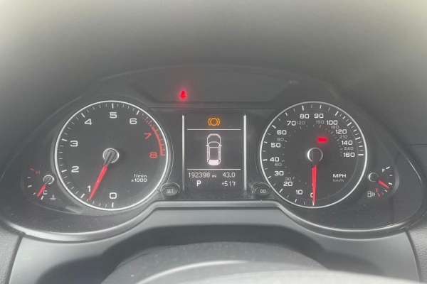 фото Audi Q5 PREMIUM