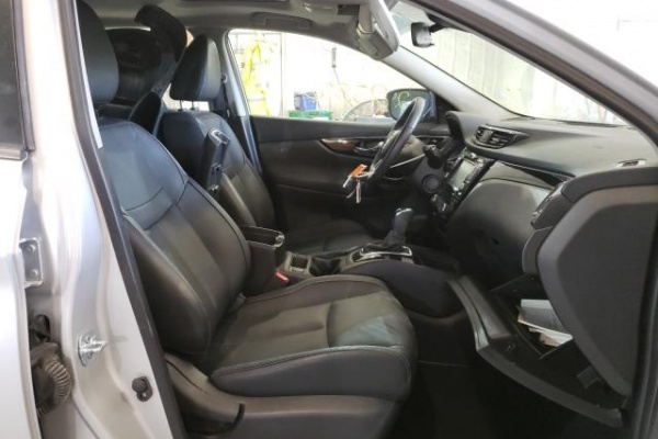 фото Nissan ROGUE SPORT S