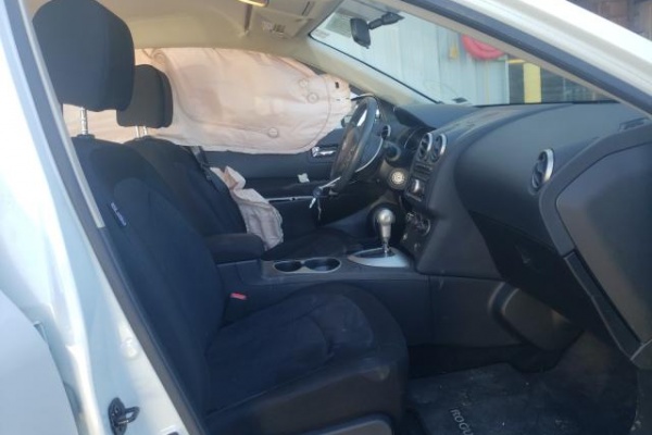 фото Nissan Rogue S