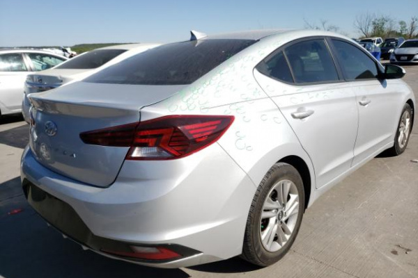 фото HYUNDAI ELANTRA