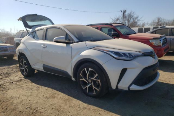 фото TOYOTA C-HR XLE